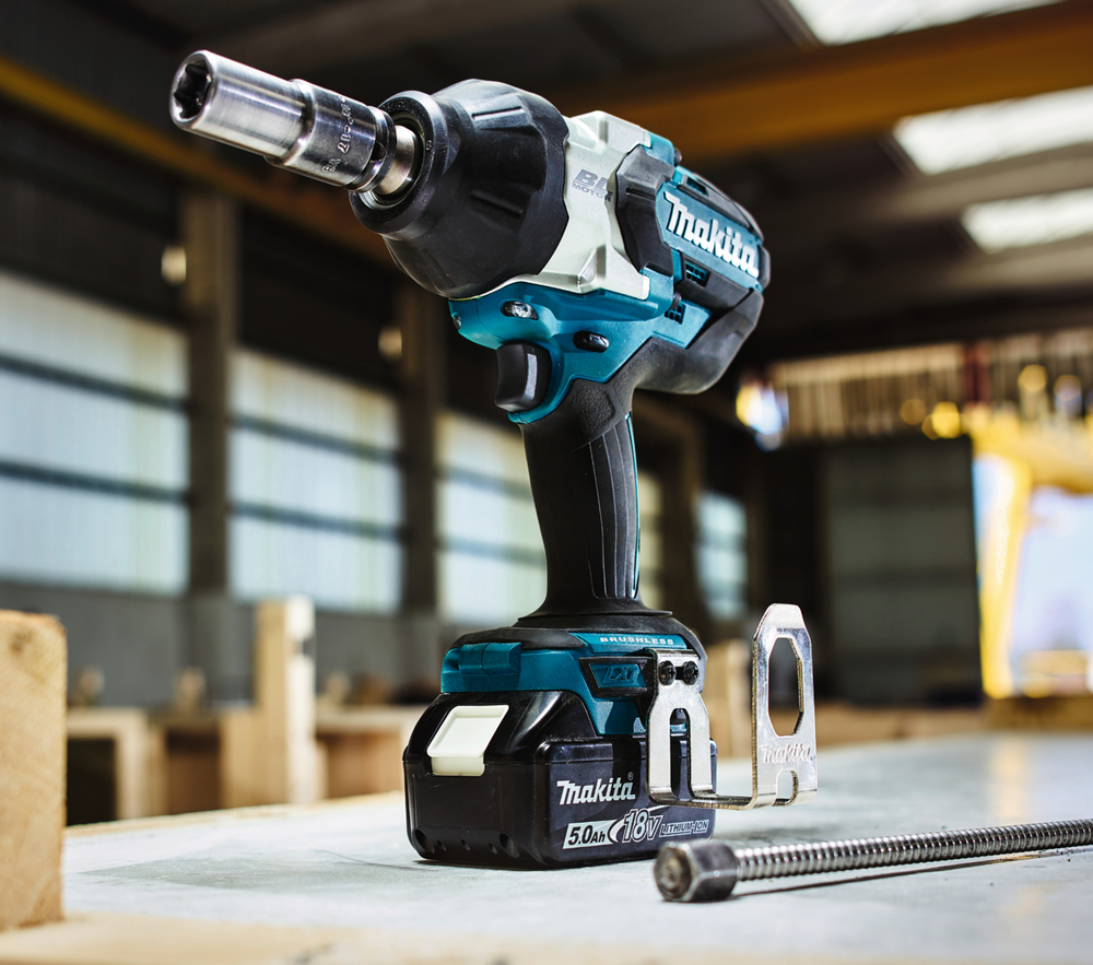 Гайковерт ударный аккумуляторный Makita DTW1002Z LXT 18В, 1/2\", 1000 Нм, 0 – 1 800 об/мин, без акб и ЗУ