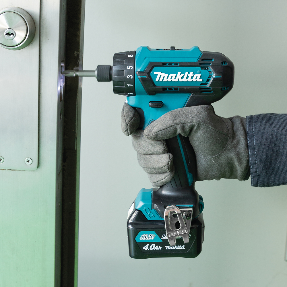 Дрель-шуруповерт аккумуляторная Makita DF033DWAE CXT 12В, 2х2.0 Ач Li-ion, 30 Нм, 1700 об/мин