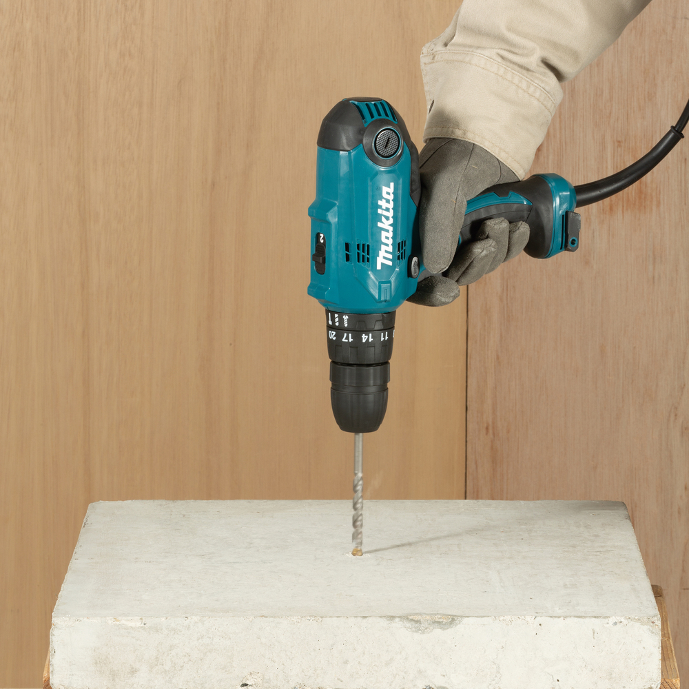 Ударная дрель-шуруповерт электрическая Makita HP0300 320 Вт, 10 мм, 1500 об/мин