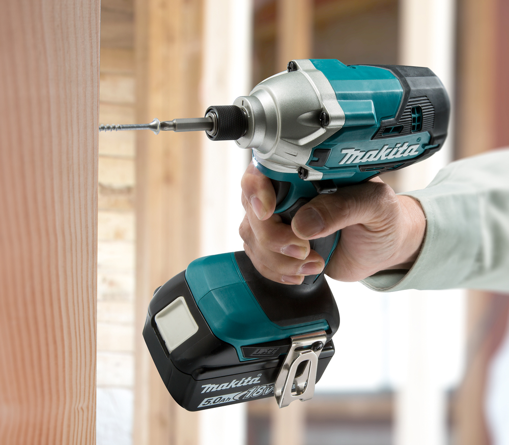 Шуруповерт ударный аккумуляторный Makita DTD156Z 18В, 155 Нм, 2500 об/мин, без акб и ЗУ