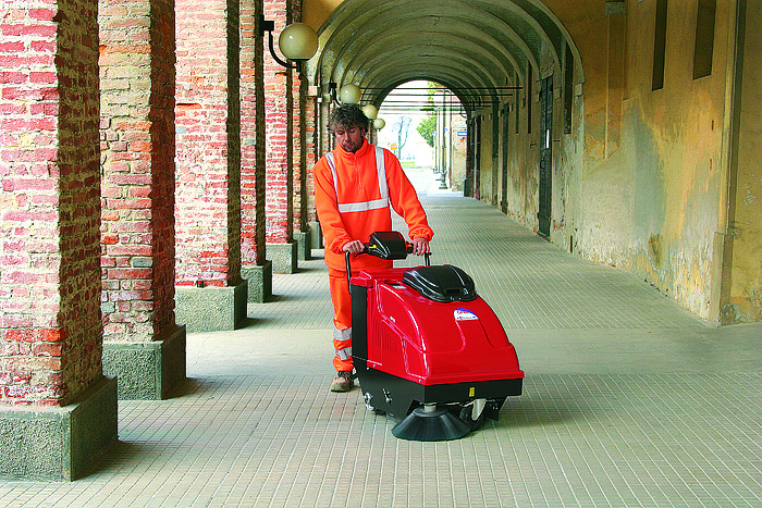 Подметальная машина с посадочным местом DUSTY 1100 ЕТ