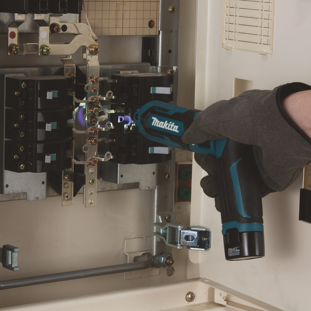 Отвертка аккумуляторная Makita TD022DSE 7.2В, 2х1.0 Ач, 25 Нм, 2450 об/мин