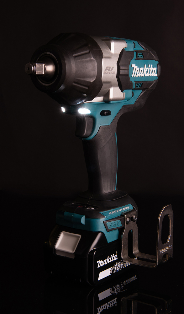Гайковерт ударный аккумуляторный Makita DTW1002Z LXT 18В, 1/2\", 1000 Нм, 0 – 1 800 об/мин, без акб и ЗУ