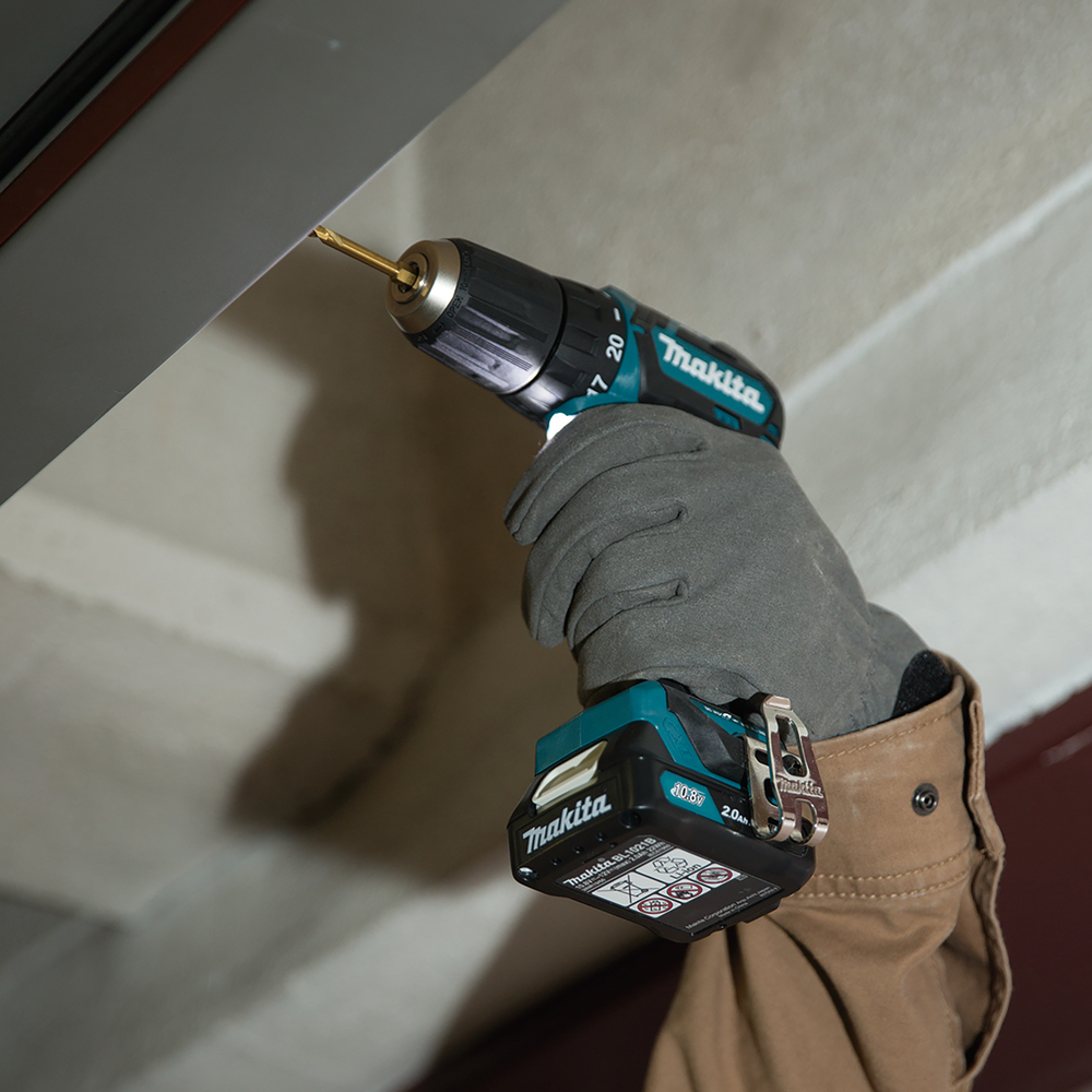 Дрель-шуруповерт аккумуляторная Makita DF332DWME CXT 10.8В, 2х4.0 Ач Li-ion, 35 Нм, 1500 об/мин