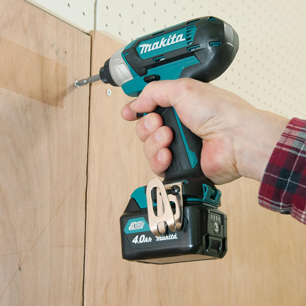 Шуруповерт ударный аккумуляторный Makita TD110DWAE CXT 10.8В, 2х2.0 Ач, 110 Нм, 2600 об/мин
