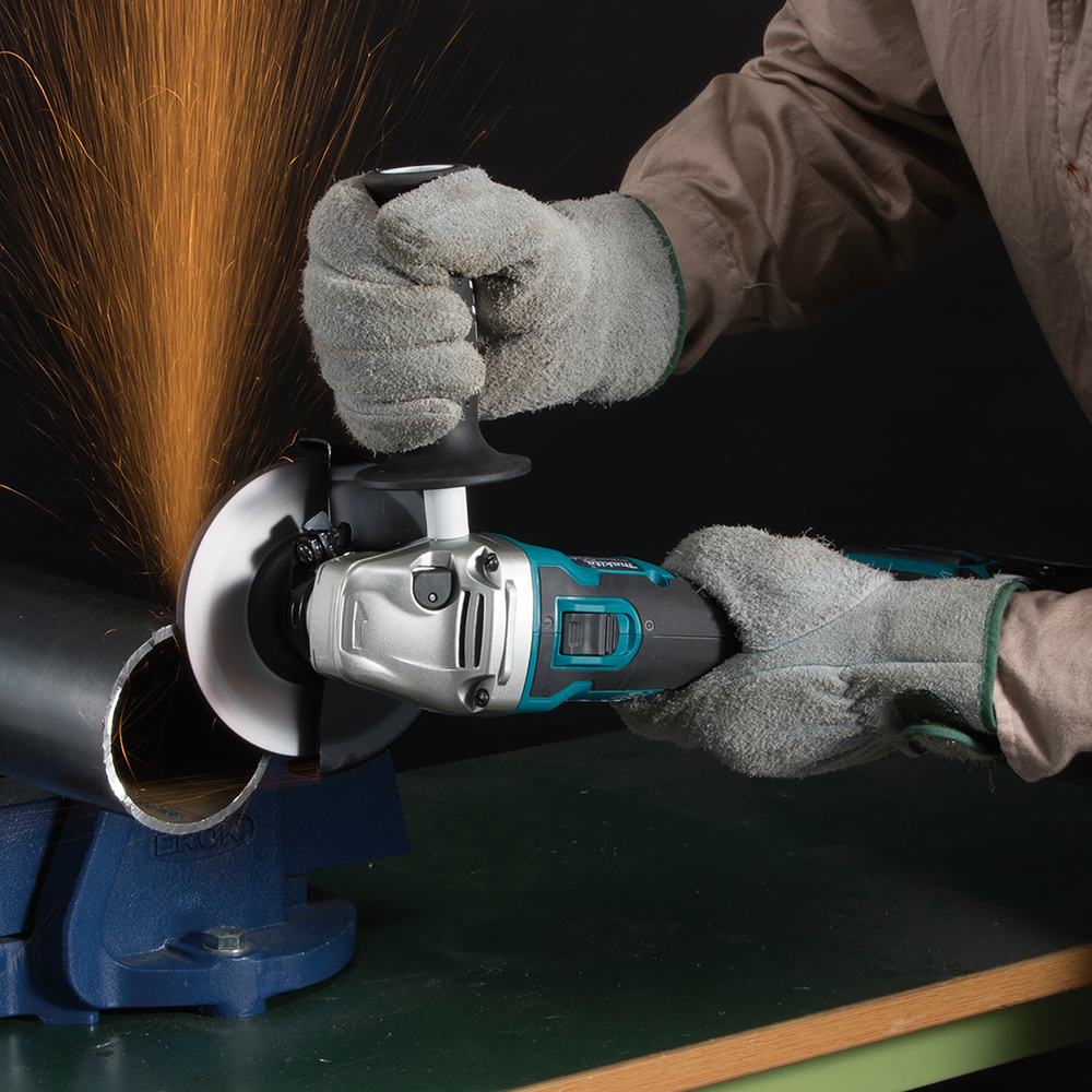 Угловая шлифмашина аккумуляторная Makita DGA506RME LXT 18В, 125 мм, 8500 об/мин, 2х4.0 Ач Li-ion