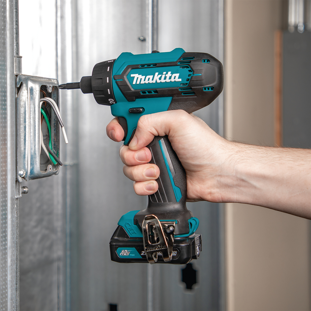 Дрель-шуруповерт аккумуляторная Makita DF033DWAE CXT 12В, 2х2.0 Ач Li-ion, 30 Нм, 1700 об/мин