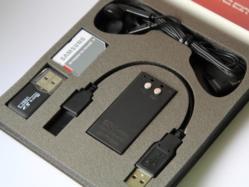Мини диктофон Edic-Mini Card24S A101
