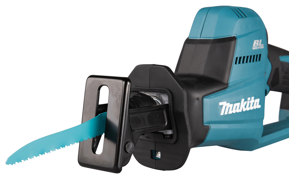 Пила сабельная аккумуляторная Makita DJR189Z LXT BL 18В, ход 22мм, рез 255мм, XPT, электрический тормоз, регулировка оборотов, поддержание оборотов под нагрузкой, бесключевая смена полотна, подсветка, без акб и ЗУ