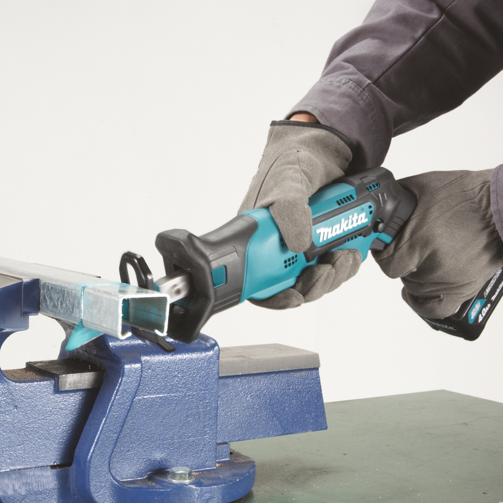 Пила сабельная аккумуляторная Makita JR105DWAE CXT 12В, 0 – 3300 об/мин, 13 мм