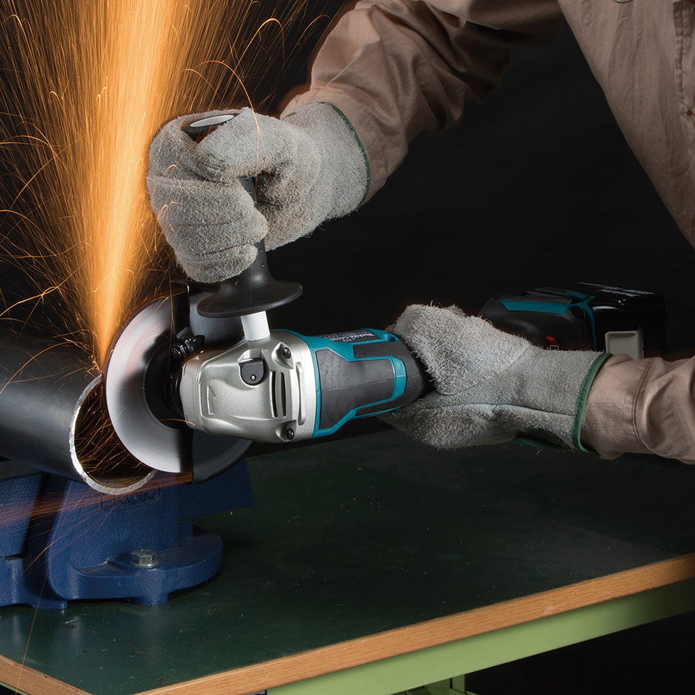 Угловая шлифмашина аккумуляторная Makita DGA508RME LXT 18В, 125 мм, 8500 об/мин, 2х4.0 Ач Li-ion