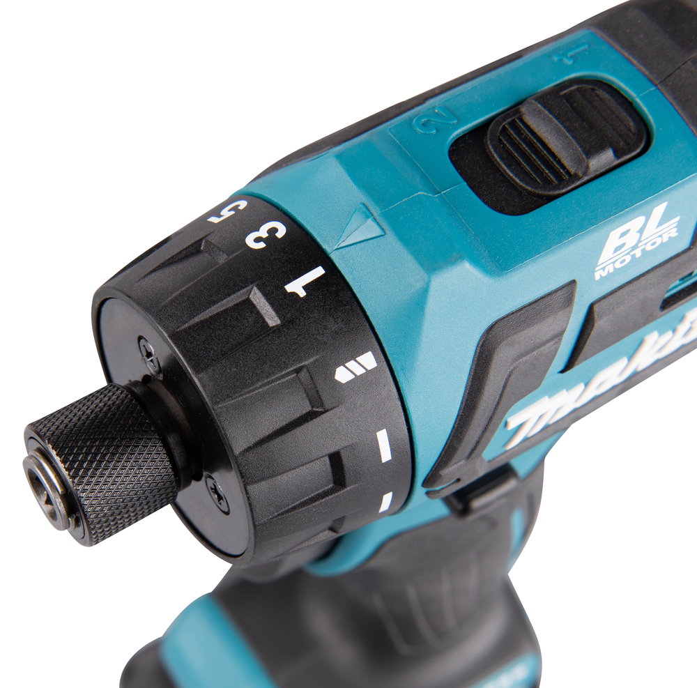Дрель-шуруповерт аккумуляторная Makita DF032DWME CXT 10.8В, 2х4.0 Ач Li-ion, 35 Нм, 1500 об/мин