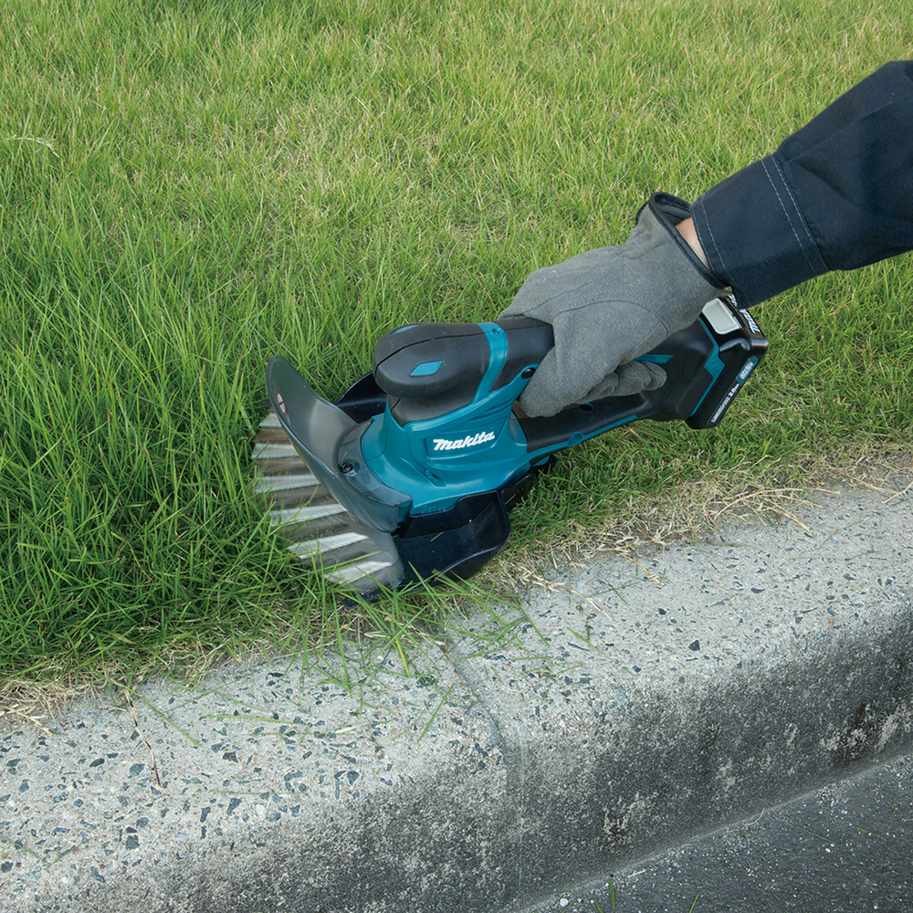 Ножницы аккумуляторные для травы Makita UM600DWAE 10.8В, 2х2.0 Ач