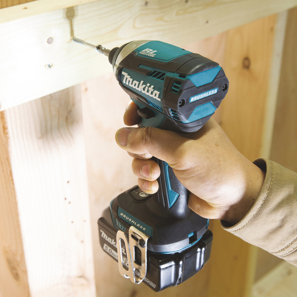 Шуруповерт ударный аккумуляторный Makita DTD154RFE LXT 18В, 2х3.0 Ач, 1/4\", 175 Нм, 3600 об/мин