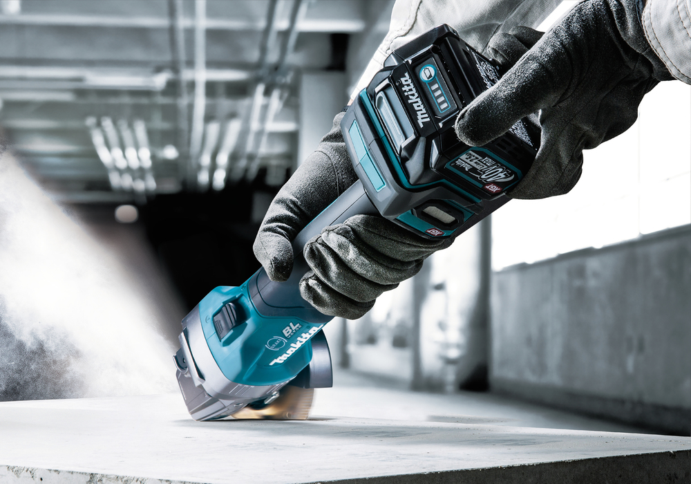 Угловая шлифмашина аккумуляторная Makita GA004GM201 XGT BL 40В, 115 мм, 8500 об/мин