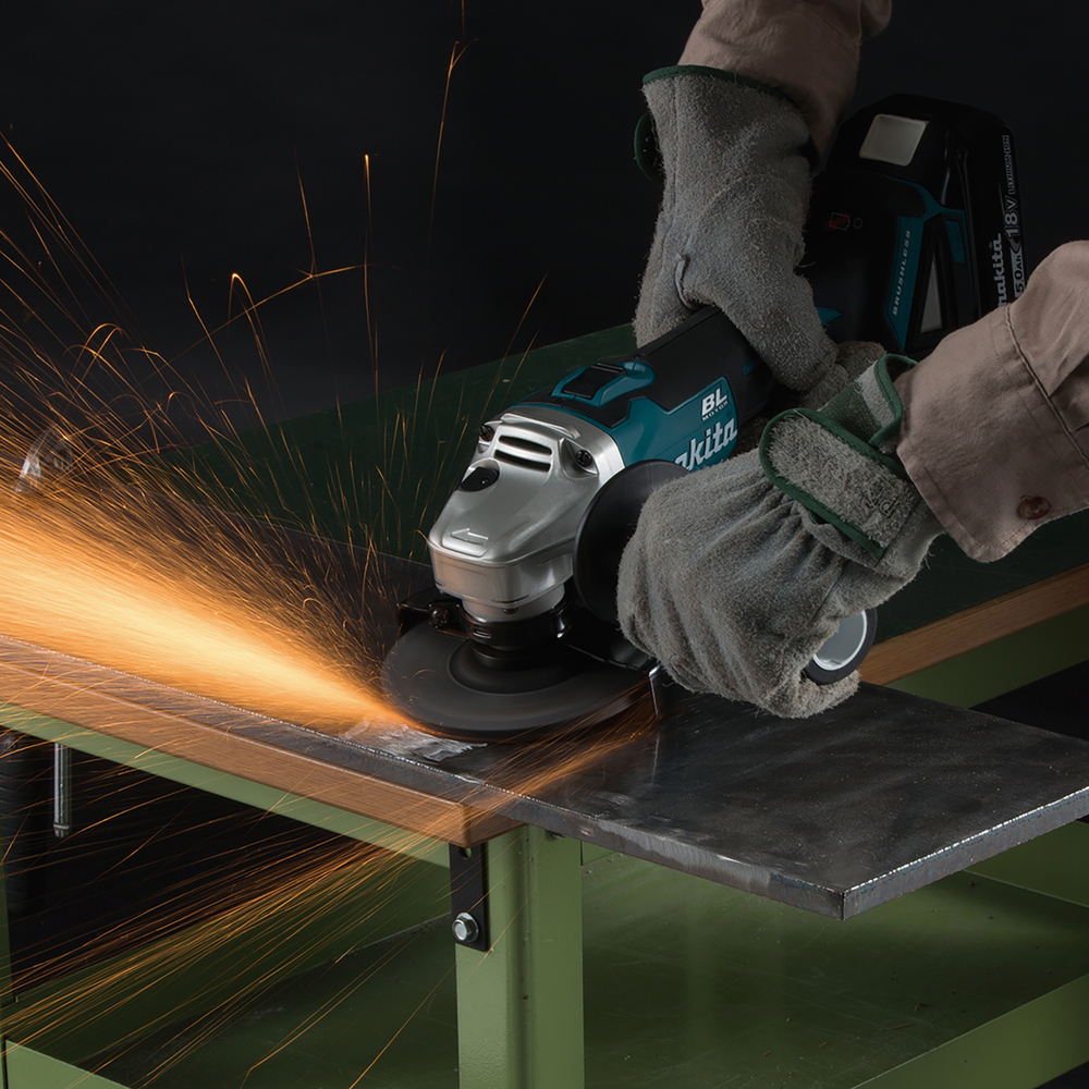 Угловая шлифмашина аккумуляторная Makita DGA506RME LXT 18В, 125 мм, 8500 об/мин, 2х4.0 Ач Li-ion
