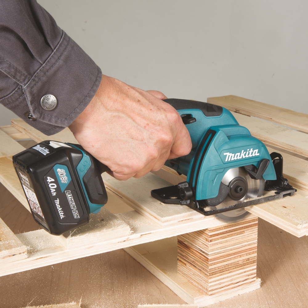 Пила дисковая аккумуляторная Makita HS301DWAE CXT 12В, 1500 об/мин, 85 мм
