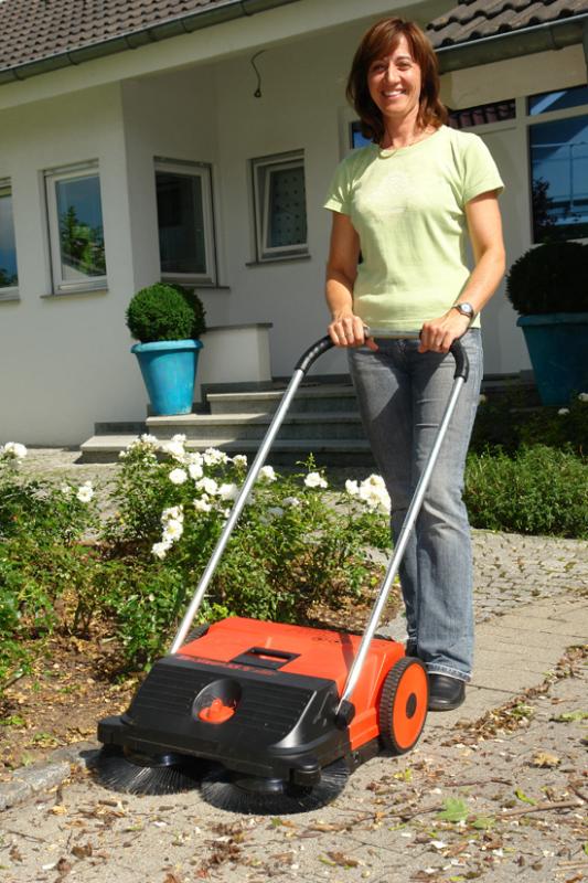 Подметально-уборочные машины для общественных помещений и городских улиц