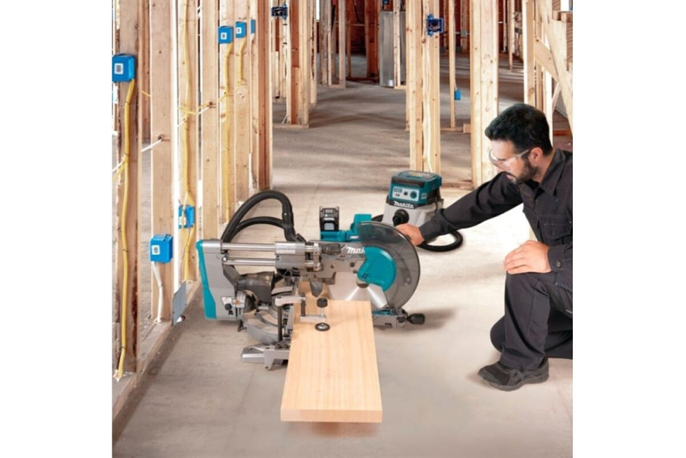 Пила торцовочная аккумуляторная консольная Makita LS003GZ01 XGT 40В BL, 305 мм, без акб и ЗУ